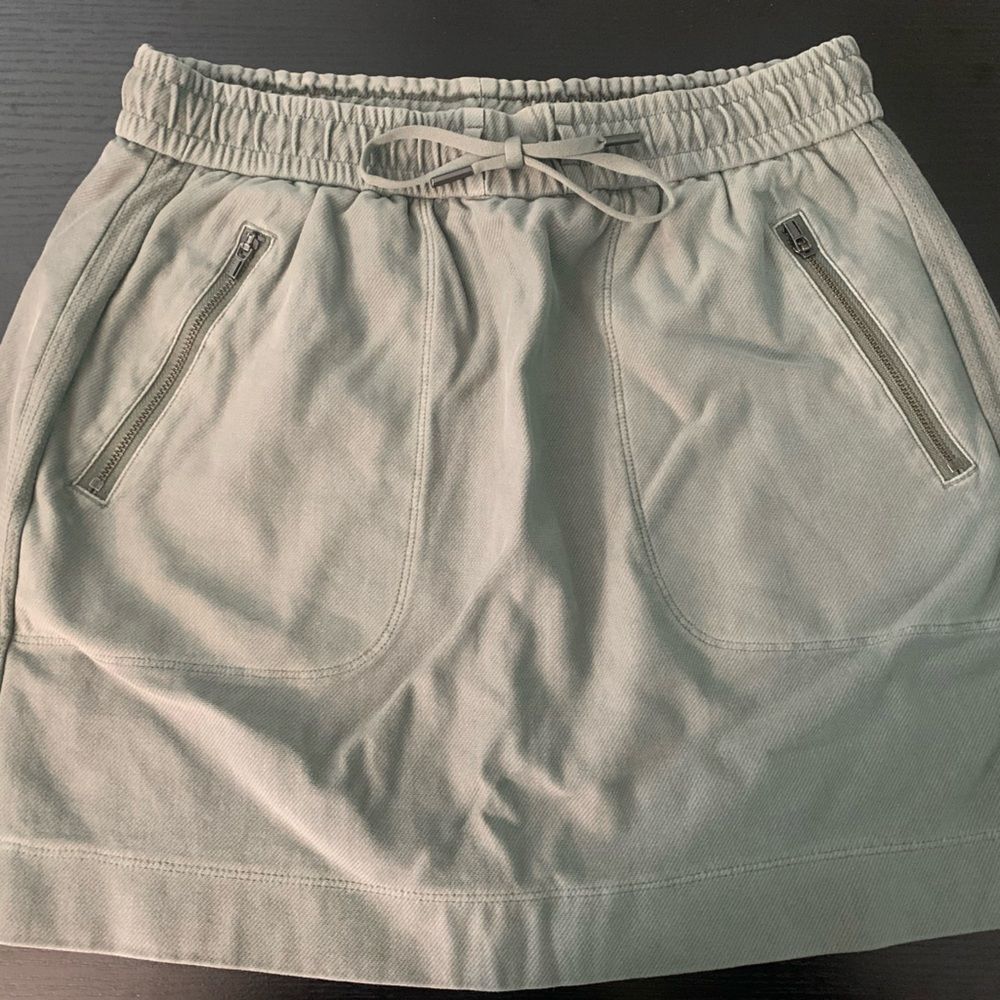 Athleta size 2 sage green skirt